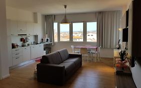 Four Rooms Apartments